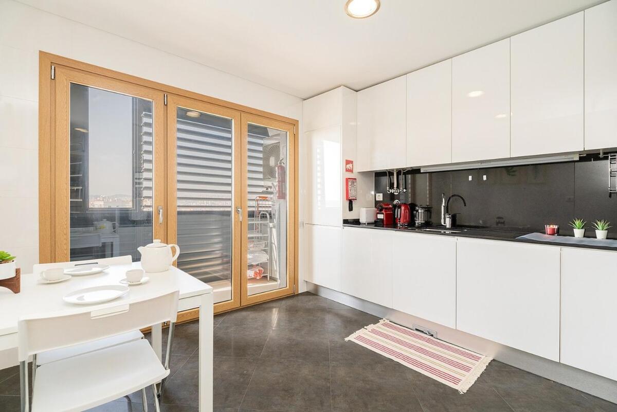 Modern Deco Apartment With Balcony Lisboa Ngoại thất bức ảnh
