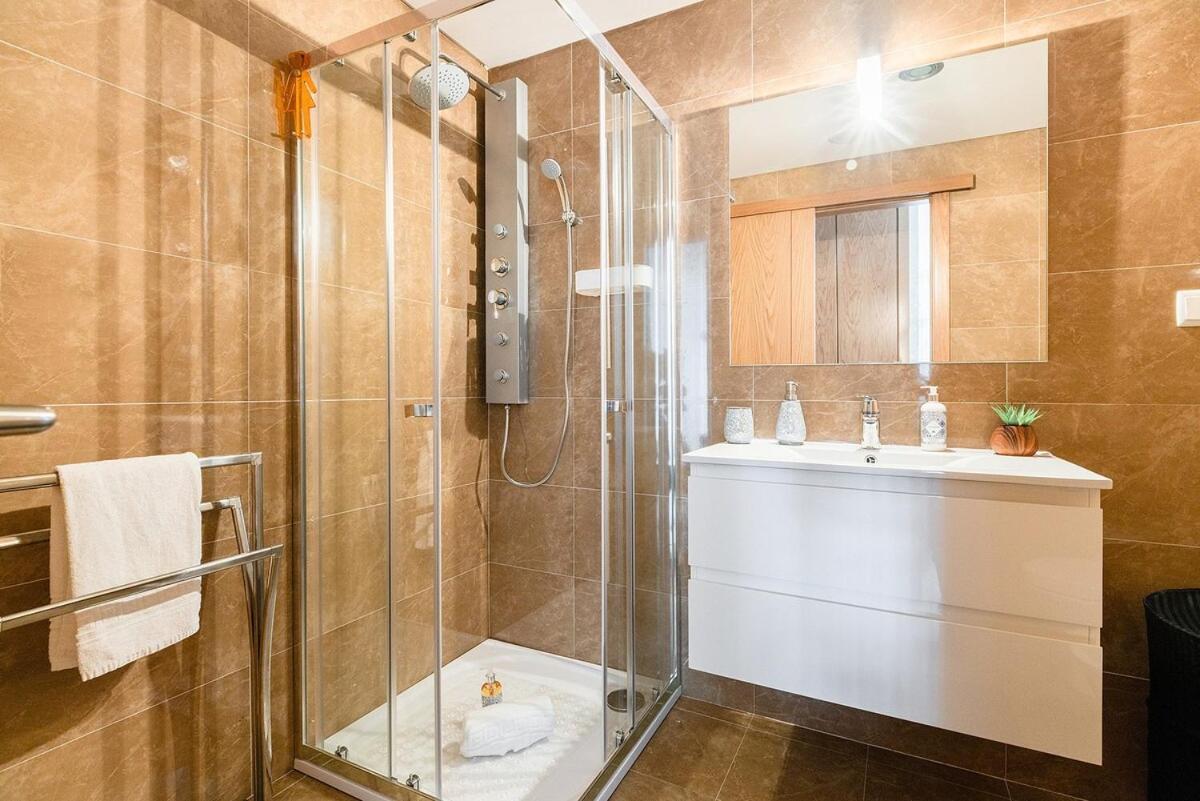 Modern Deco Apartment With Balcony Lisboa Ngoại thất bức ảnh
